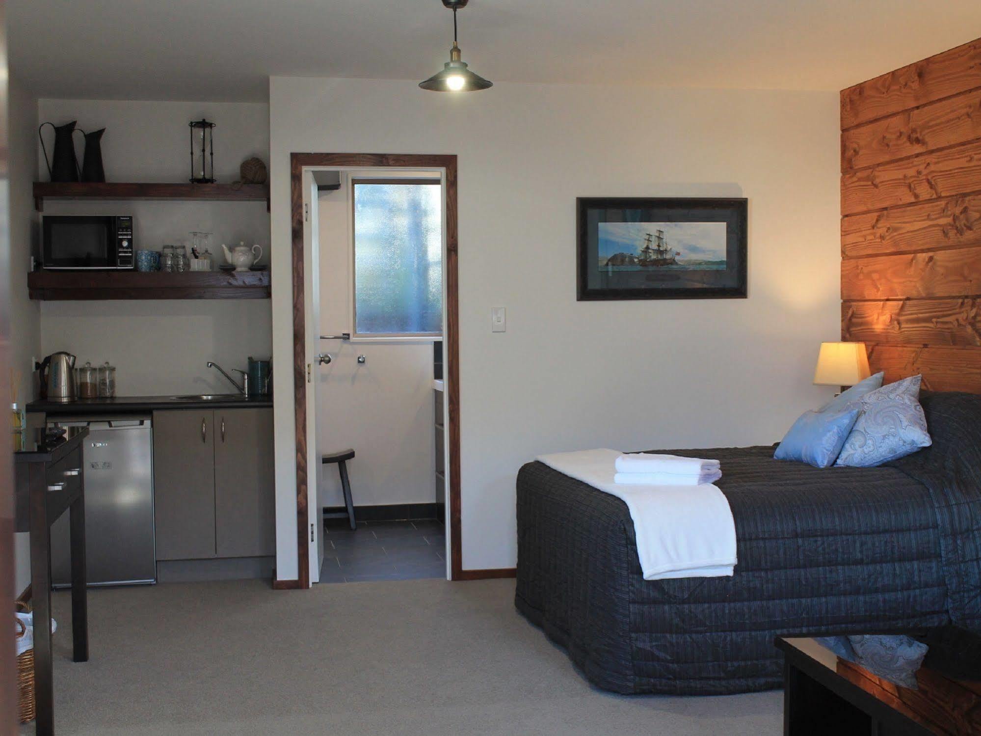 Inn The Bay Bed & Breakfast Kaikoura Bagian luar foto